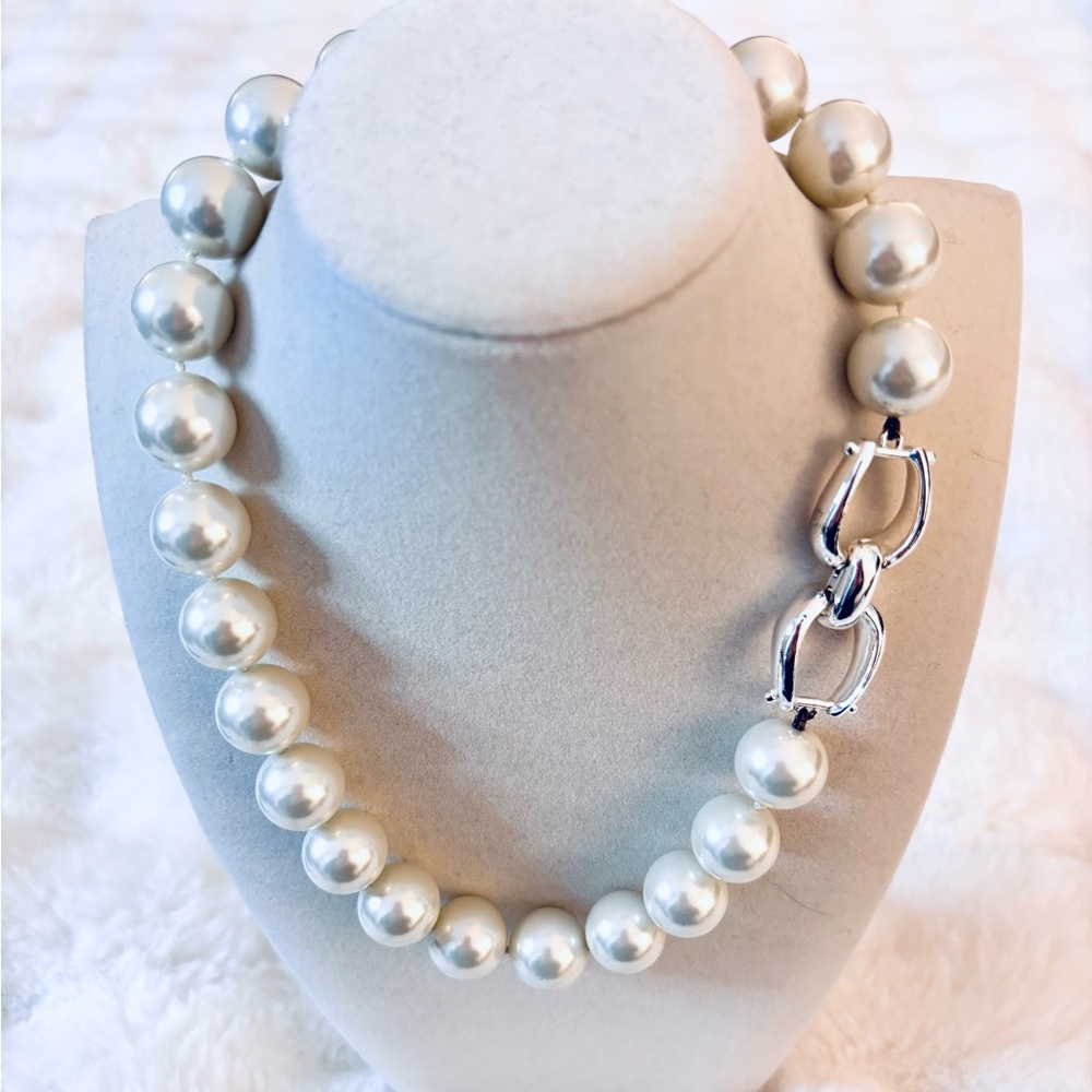 Glass White Pearl Necklace Silvertone Link Clasp 18” Oversized Classic Formal